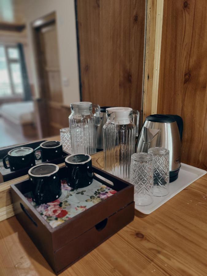 The Woodpecker Inn & Cafe, Jibhi Eksteriør billede
