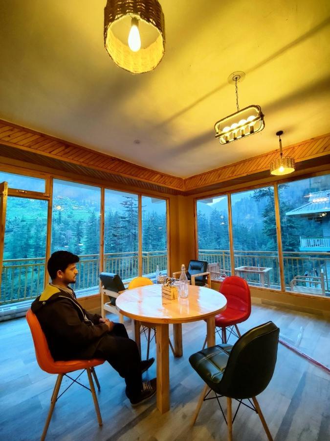 The Woodpecker Inn & Cafe, Jibhi Eksteriør billede